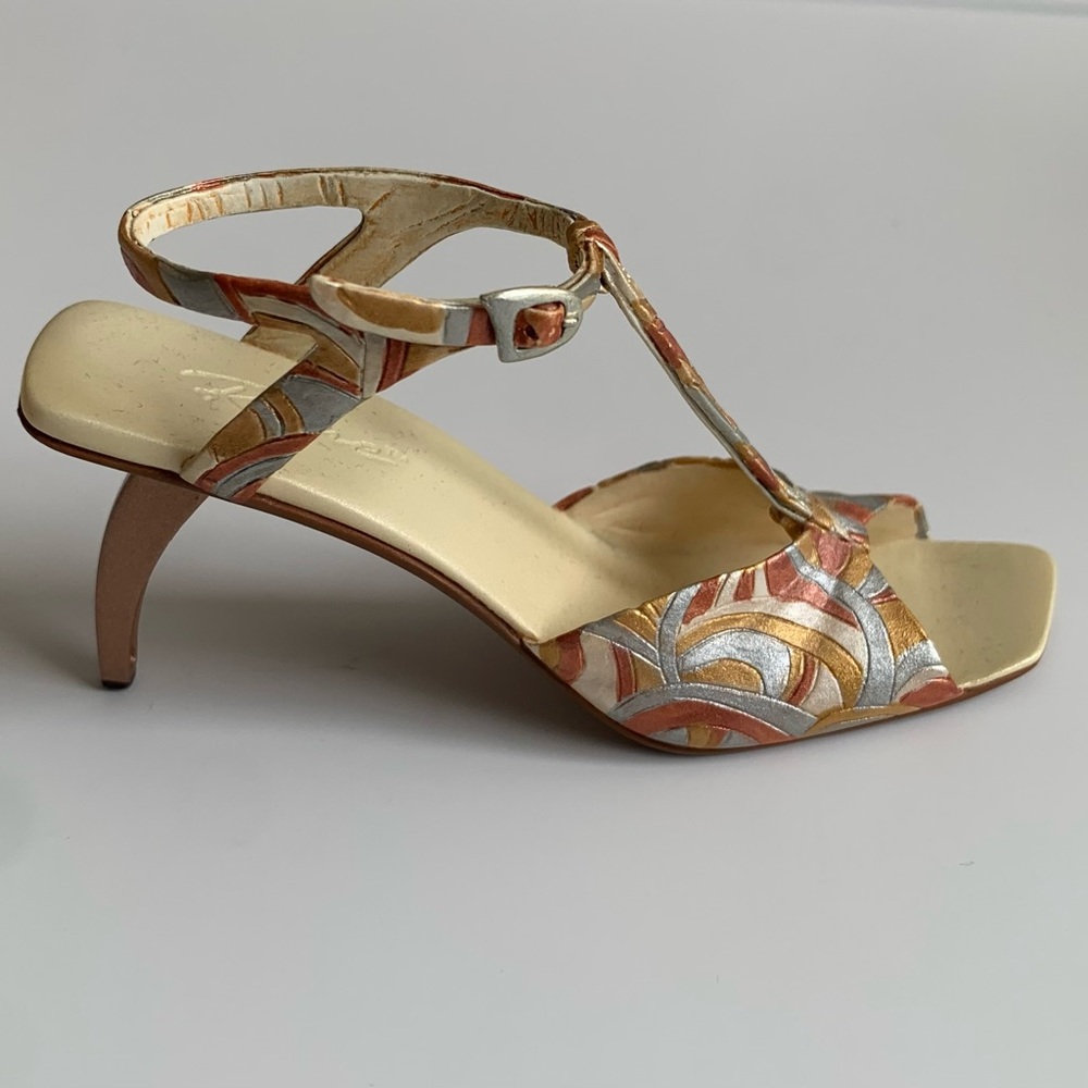 Riviera 2002 - Just the Right Shoe